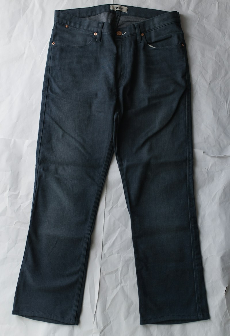 Field Pant in black canvas with pocket detail